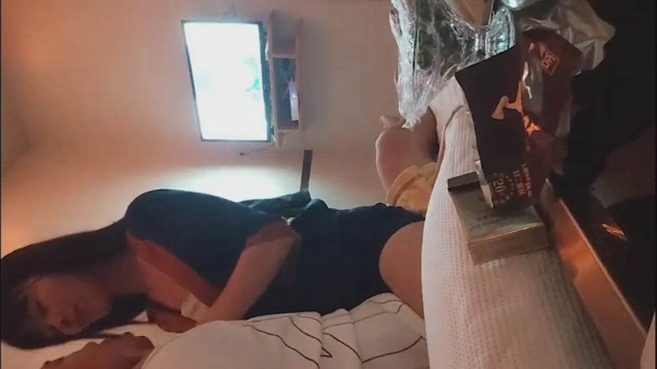 勾搭女技师强行后入超级刺激